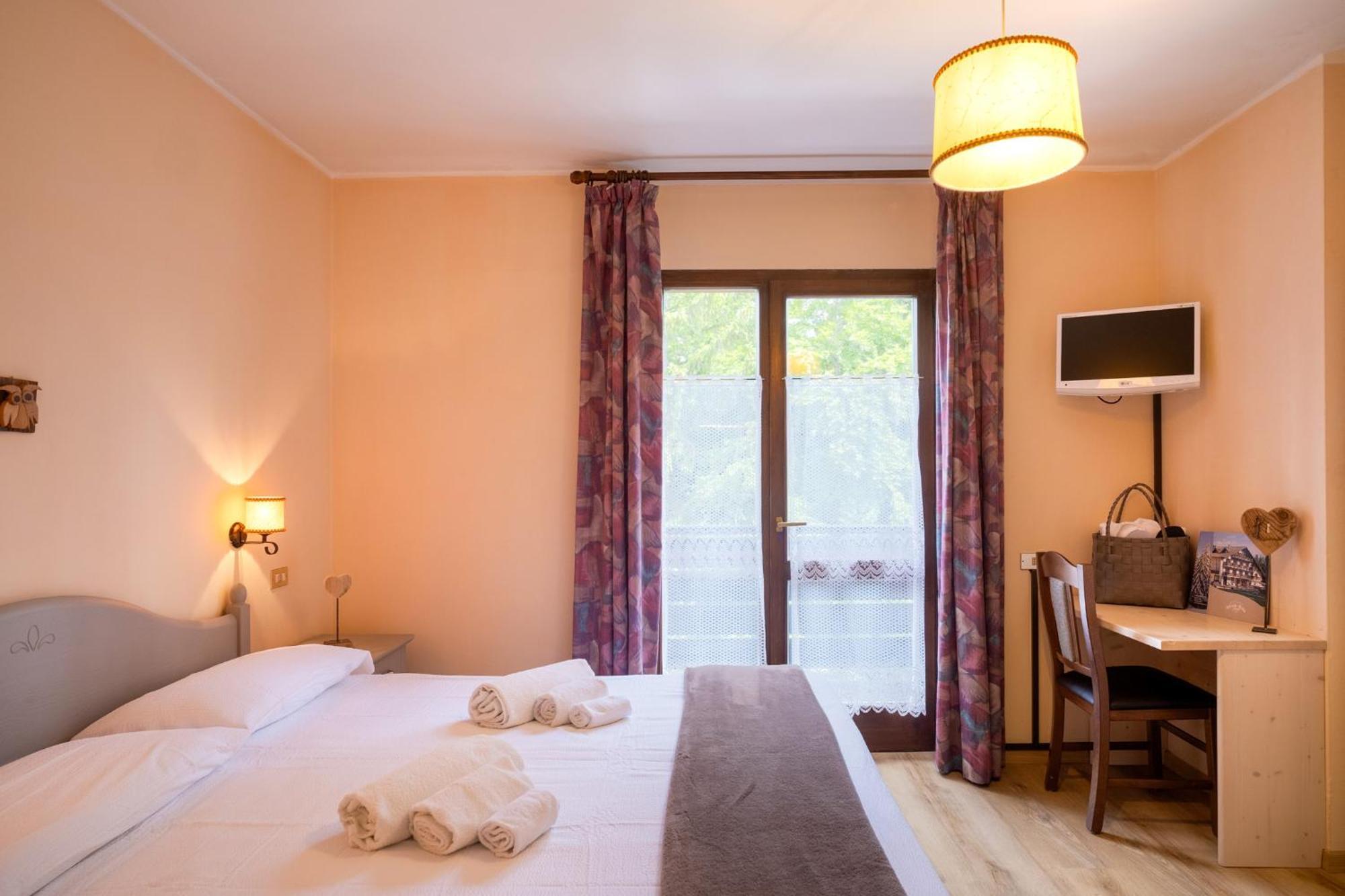 Hotel Piccola Baita Молвена Екстериор снимка