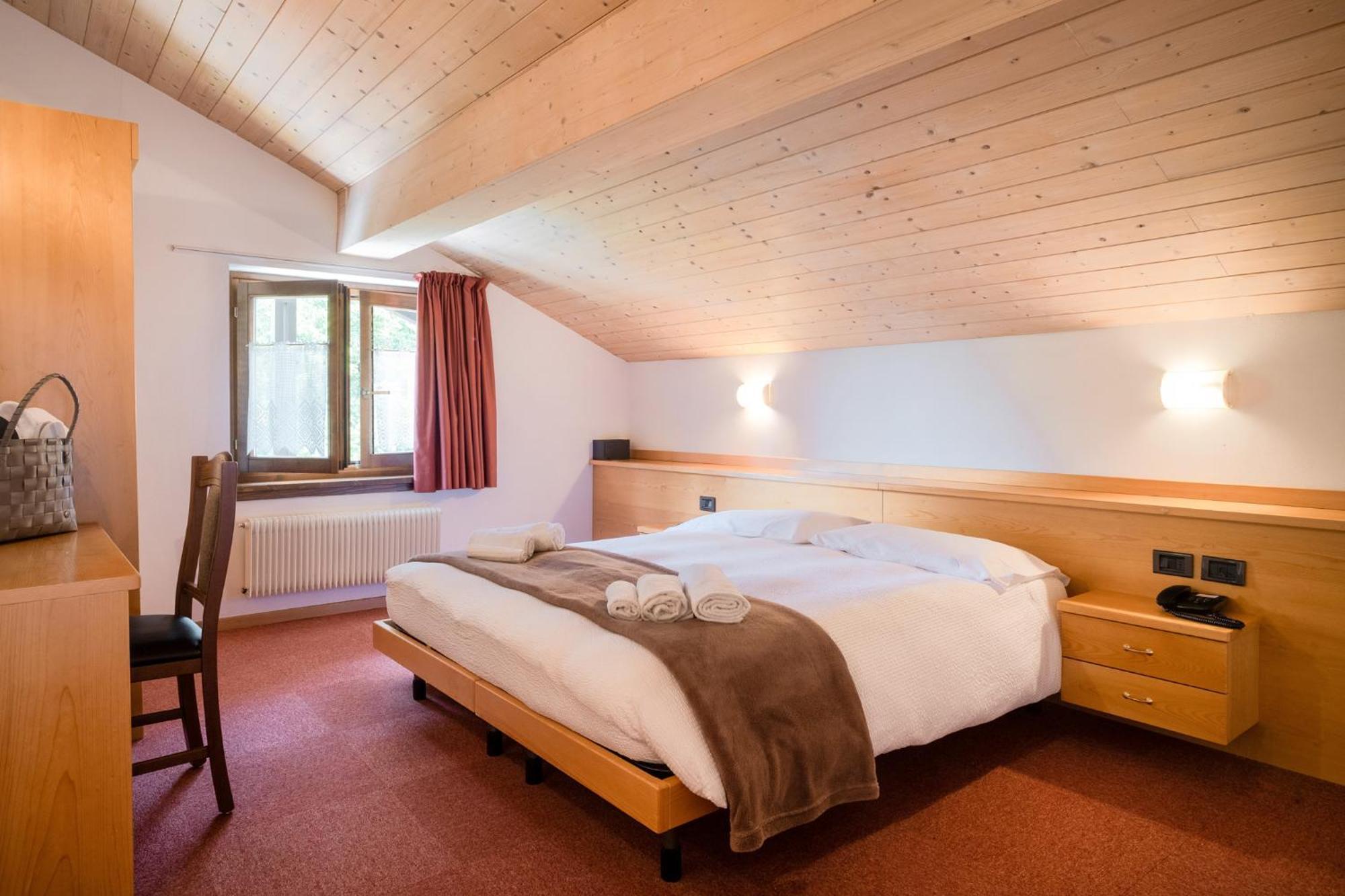 Hotel Piccola Baita Молвена Екстериор снимка